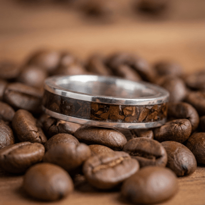 Mosaico Trio – Conjunto em Prata 925 com 2 Anéis Mosaico de Grãos Torrados de Café e Solitário Frigg com Zircônia Branca