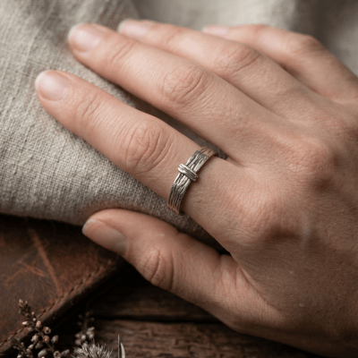 Outlander – Par de Alianças em Prata 925 com Oxidação | Inspiração Lallybroch (Broch Tuarach)