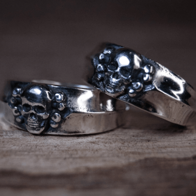PAR DE ALIANÇAS DE COMPROMISSO SKULL CROSS PRATA 925