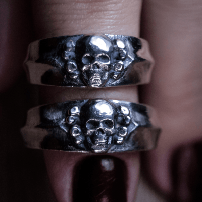 PAR DE ALIANÇAS DE COMPROMISSO SKULL CROSS PRATA 925
