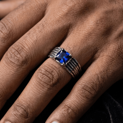 Par de Alianças Donnovan em Prata 925 com Zircônia Azul Marinho Quadrada