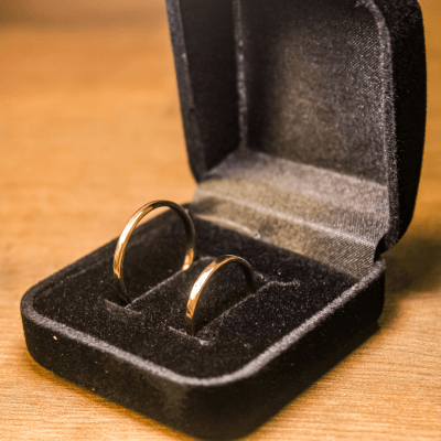 PAR DE ALIANÇAS ESSENZA NOIVADO CASAMENTO OURO AMARELO 14K