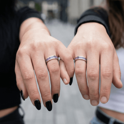 MOSAICO – PAR DE ALIANÇAS DE PRATA 925 COM MOSAICO DE PEDRA NATURAL AMETISTA