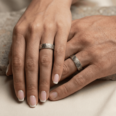 TEMPESTADE – PAR DE ALIANÇAS TEXTURIZADAS MODELO FINO EM PRATA 925