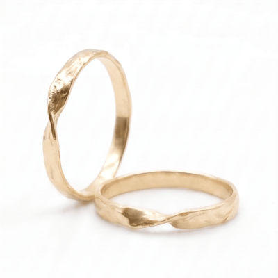 Vínculo - Par de alianças minimalistas em ouro amarelo 14 k Vínculo - Par de alianças minimalistas em ouro amarelo 14 k