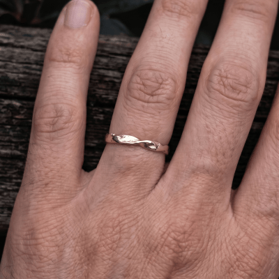 Vínculo – Par de Alianças Minimalistas em Ouro Amarelo 14K