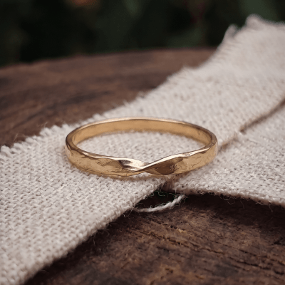 Vínculo – Par de Alianças Minimalistas em Ouro Amarelo 14K