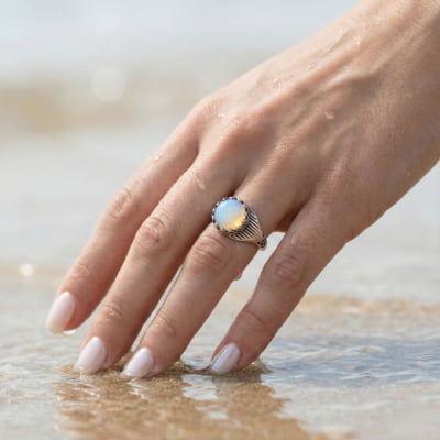 ENCANTOS DA SEREIA – Anel em Prata 925 com Pedra Opalina