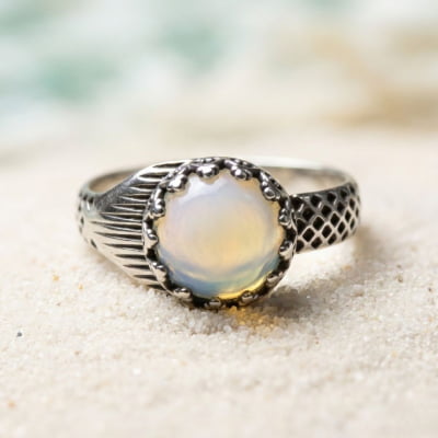 ENCANTOS DA SEREIA – Anel em Prata 925 com Pedra Opalina