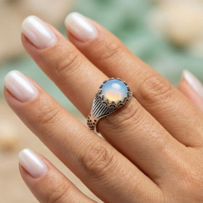 ENCANTOS DA SEREIA – Anel em Prata 925 com Pedra Opalina