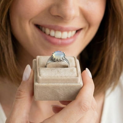 ENCANTOS DA SEREIA – Anel em Prata 925 com Pedra Opalina